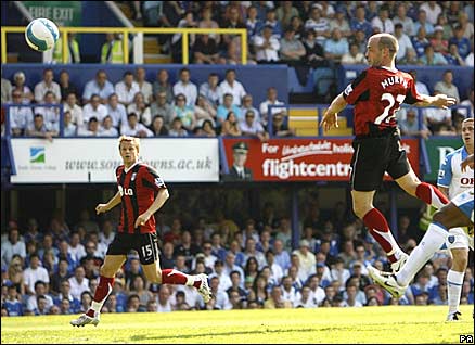Danny Murphy scores for Fulham against Portsmouth
