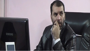 مسعود ده نمکی در نمایی از فیلم ده نمکی ها ساخته پگاه آهنگرانی