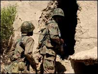 बाजौर में पाकिस्तानी सैनिक