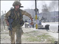 Britský voják v Basře