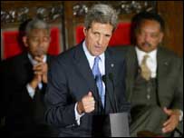 Kerry criticou no Ohio política de empregos de Bush