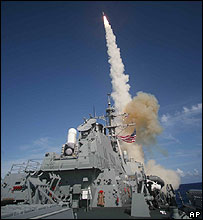 پرتاب موشک از یک ناو آمریکایی