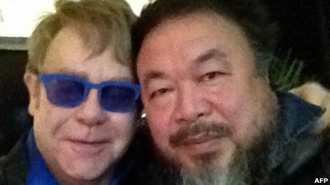 艾尔顿·约翰与艾未未在北京（25/11/2012）