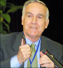 Ông Pete Peterson (Ảnh của báo VietnamNet)