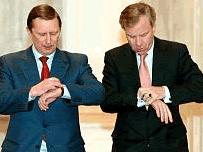 Ministrul rus al apărării, Serghei Ivanov, alături de secretarul general NATO, Japp de Hoop Scheffer