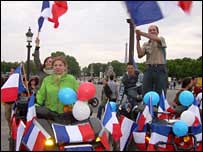 Ăn mừng chiến thắng của ông Nicolas Sarkozy