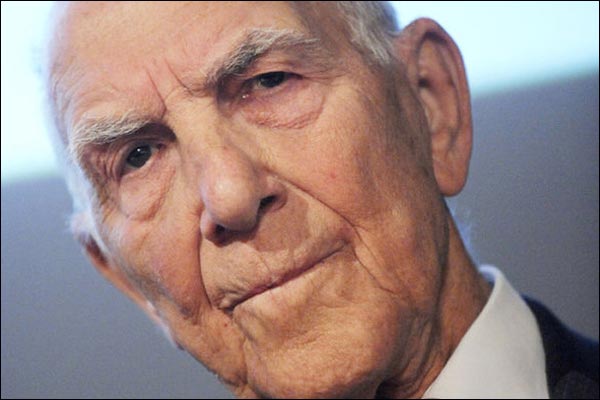 Cụ già Stephane Hessel là tác giả cuốn 'Thời Bức Xúc'