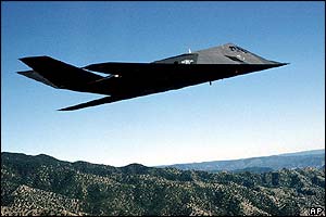 Cílem náletů jsou výhradně vojenské objekty