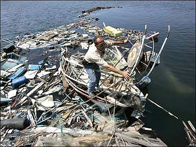 Sudaki enkaz parçaları