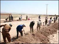 مردم و بازسازی در قريه