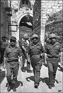 موشه دایان، اسحاق رابین، عوزی نارکیس