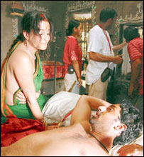 अभिषेक फ़िल्म के एक दृश्य में