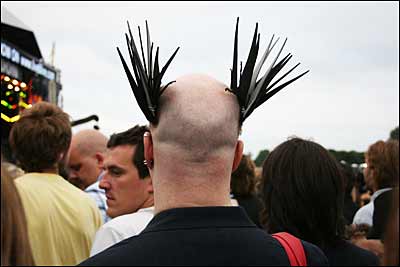 گهگاهی هم سرو کله این آقا پیدا می شد!