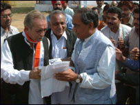 दिग्विजय सिंह और टिकिटार्थी