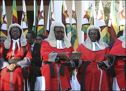Các thẩm phán tại buổi lễ ở Harare