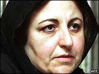 Shirin Ebadi recebeu o prêmio pelo seu trabalho pelos direitos de mulheres e crianças no Irã