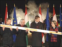 ہنگری اور آسٹریا کے حکام 