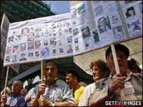 Protestë në Serbi për të humburit