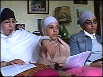 ايپ تيسيم (چپ) توريا (راست)