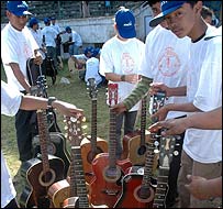 जमा हुए गिटारवादक