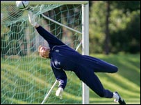 Goleiro alemão se prepara para a partida