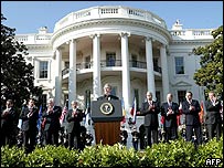 نمايندگان 7 عضو تازه ناتو در محوطه کاخ سفيد