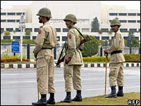 پليس در اسلام آباد