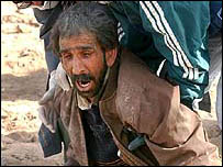 Sobreviventes do terremoto no Irã