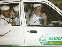 Lính thủy từ tàu USS Vandegrift 