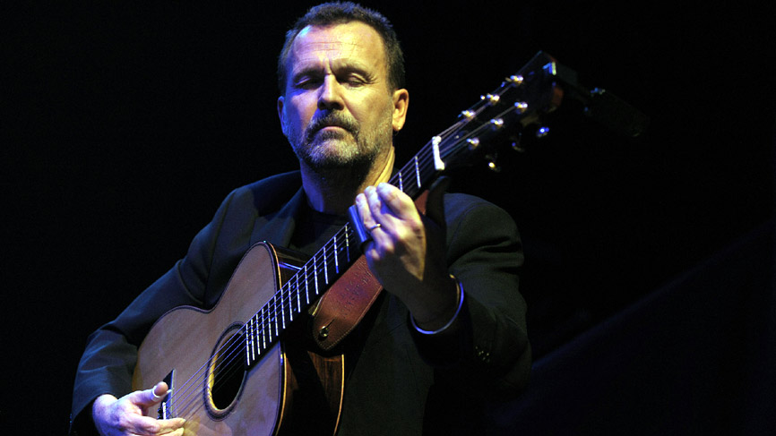 Martin Simpson live at the Old Fruitmarket. Photo by Louis Decarlo