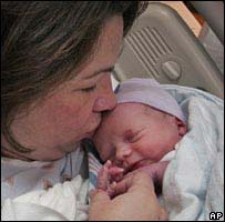 Noah e a mãe, Rebekah Markham