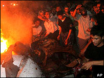 اتومبیلی که موشک اسرائیلی به آن اصابت کرده 