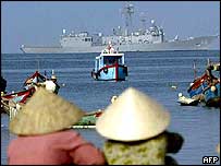 Khu trục Vandegrift vào cảng Sài Gòn