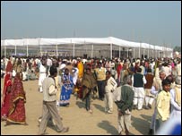 नीतीश कुमार का इंतज़ार करते बिहार के ग्रामीण