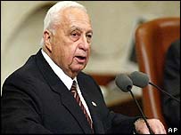 Fazia mais de um ano que Sharon não ia a Londres