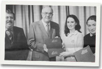 Y Cyfarwyddwr Addysg, Mr Dafydd Whittall, y prifathro, Mr Tudur Williams a phrif ddisgyblion yr ysgol, Thea Tanner a Hannah Povey.