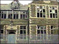 Swindon Mechanics Institution in dilapidated state