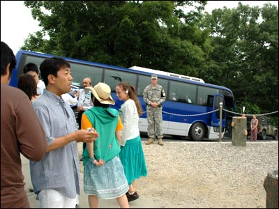 Đoàn du khách tại một điểm dừng