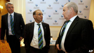 ICC president Alan Isaac (R) with David richardson (L) and Haroon lorgat after a ICC press briefing in Malaysia