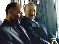 متکی وزیر خارجه (چپ) و شرفی 