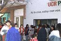 Ar y stryd gyda'r etholwyr