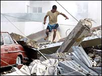 لبنان، ویرانه های بجای مانده از حمله هوایی اسراییل