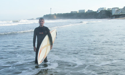 Dawn, Biarritz, and Mark sets off for a final wave before the long journey home. Pic: Ian P 06