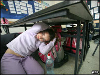 Criança participa de simulação em assentamento judeu na Cisjordânia. Foto: AFP.