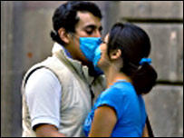 Свинячий грип коханню не перепона!