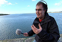 Owain Llwyd yn hel synnau