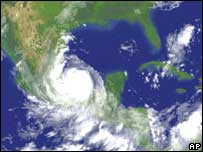 Imagem de satélite mostrando o furacão Dean