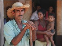 Hutan menjadi sumber nafkah bagi banyak warga Brasil