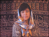 Бибишнинг поляк тилида чиққан китоби муқоваси