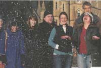 Rhai darpar fyfyrwyr Cymraeg yn mwynhau sesiwn flasu'r iaith - trefnwyd gan Brifysgol Aberyswyth a Chynor Sir Ceredigion ac arianwyd gan NIACE